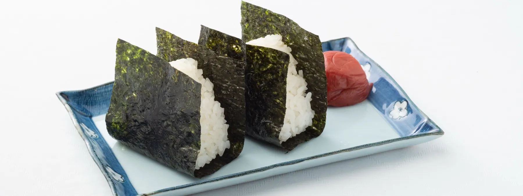 山廣海苔の焼き海苔で巻いたおにぎり